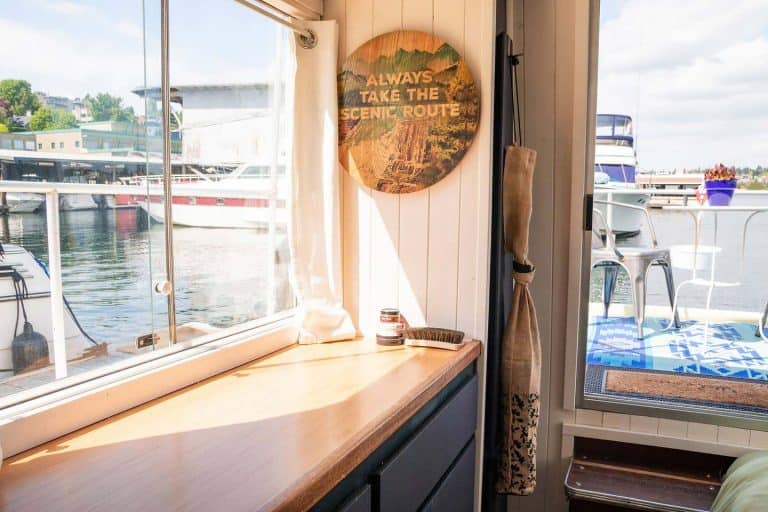 6 Romantic Seattle Houseboat Vacation Rentals