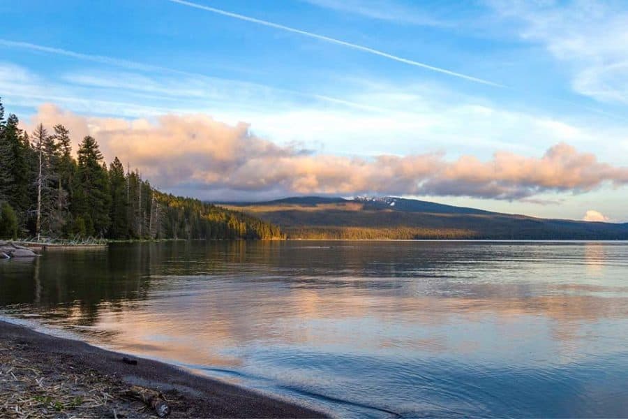 17 Best Lake Camping Destinations in Oregon - Territory Supply