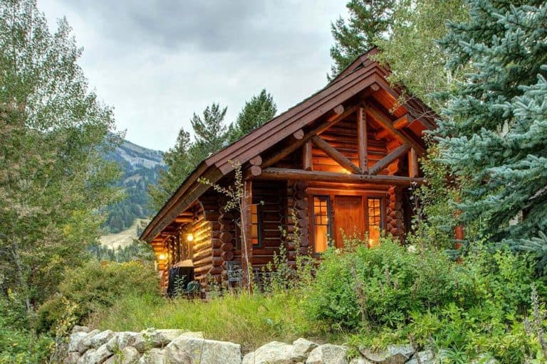 10 Best Wyoming Cabin Rentals for a Secluded Retreat