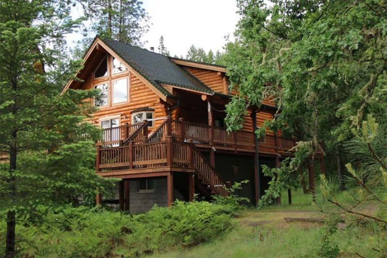 9 Best Airbnbs & Cabins Near Crater Lake National Park