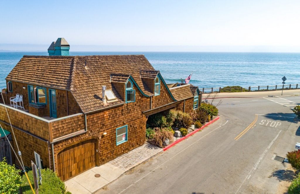 Surf's Up! 10 Great Airbnbs In Santa Cruz, California