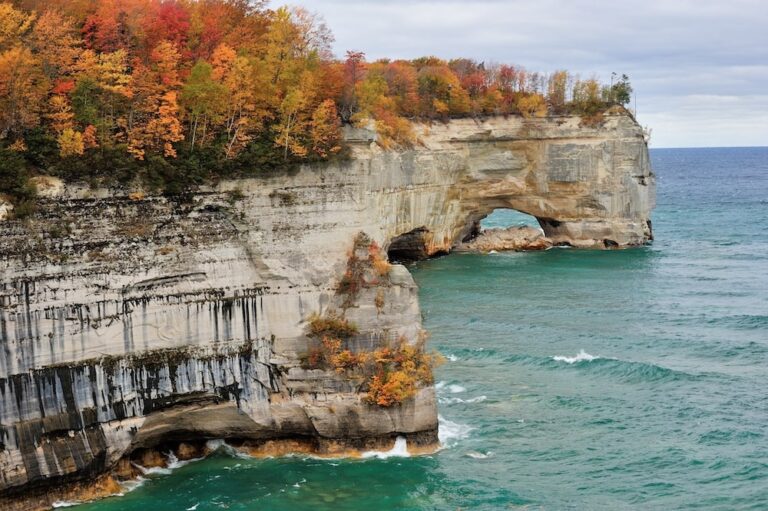 9 Amazing Places to See Fall Colors in Michigan