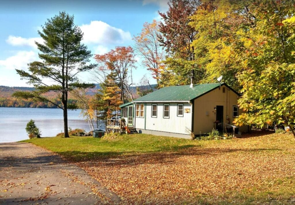 the-10-best-pet-friendly-cabin-rentals-in-maine-territory-supply