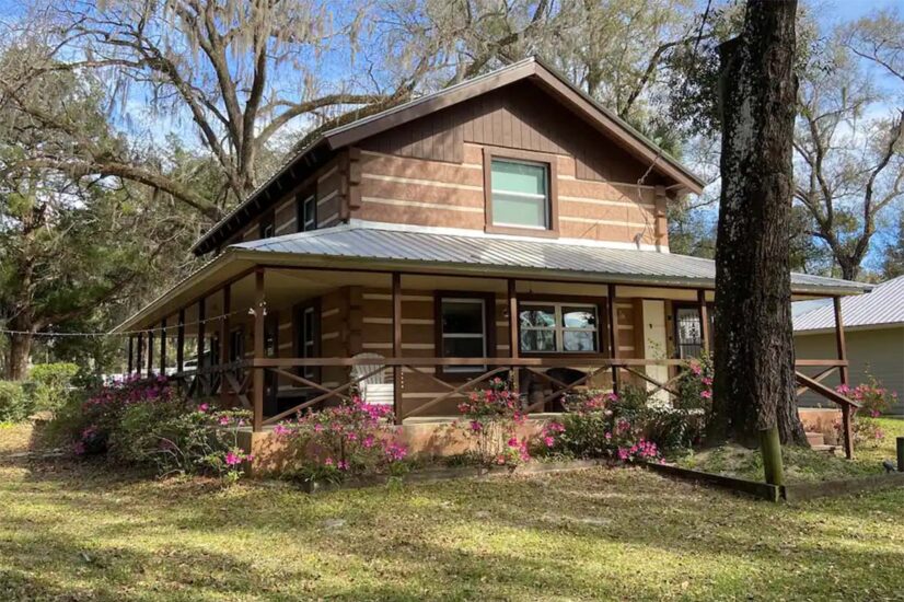 10 Best Cabin Rentals In Florida For A Relaxing Vacay Territory Supply   Florida Cabin Rental 826x550 