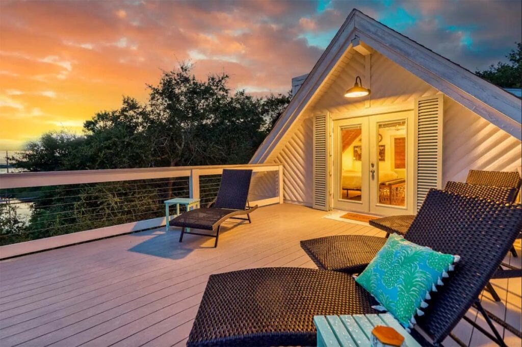 10 Best Cabin Rentals In Florida For A Relaxing Vacay Territory Supply   Waterfront Cabin Rental Florida 1024x680 