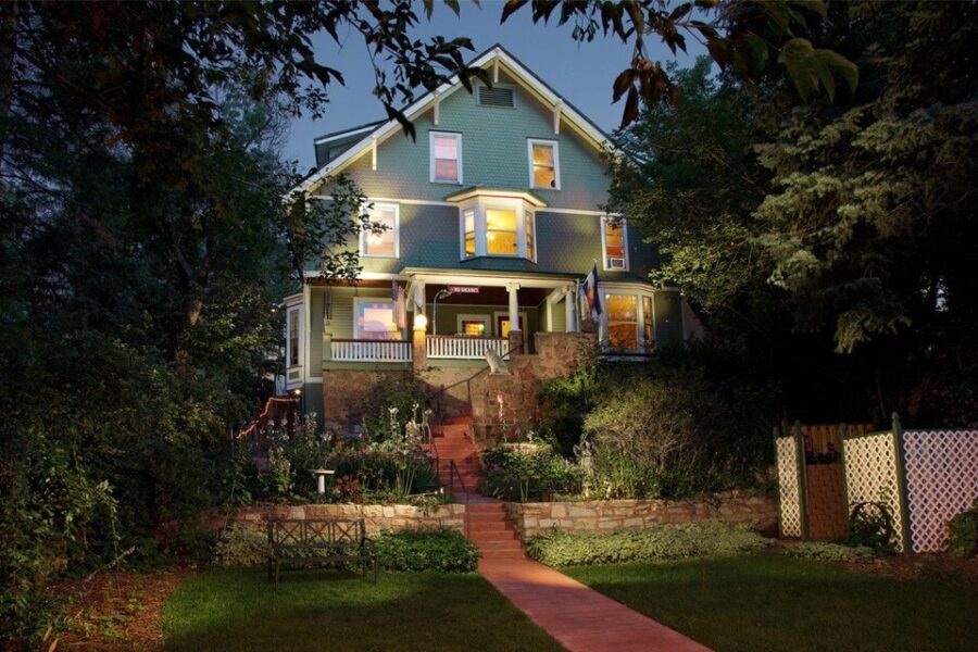 12 Magical Cabin Rentals in Manitou Springs, Colorado - Territory Supply