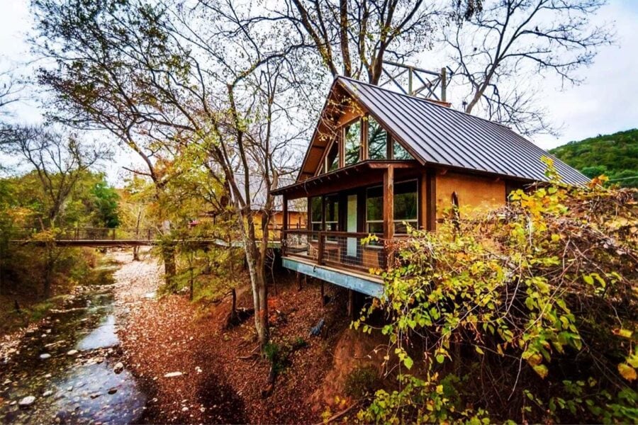 9 Awesome Cabin Cottage Rentals Near New Braunfels Texas   Treehouse Cabin New Braunfels 900x600 