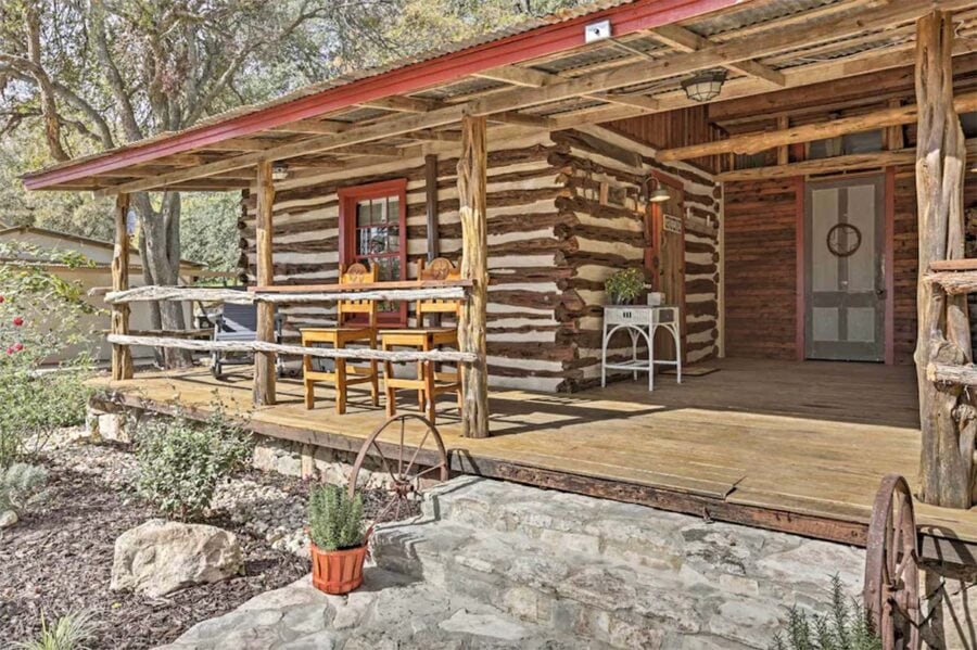 9 Awesome Cabin Cottage Rentals Near New Braunfels Texas   Rustic New Braunfels Cabin Rental 900x599 