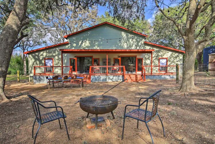 8 Awesome Cabin Rentals Near San Antonio for a Country Getaway