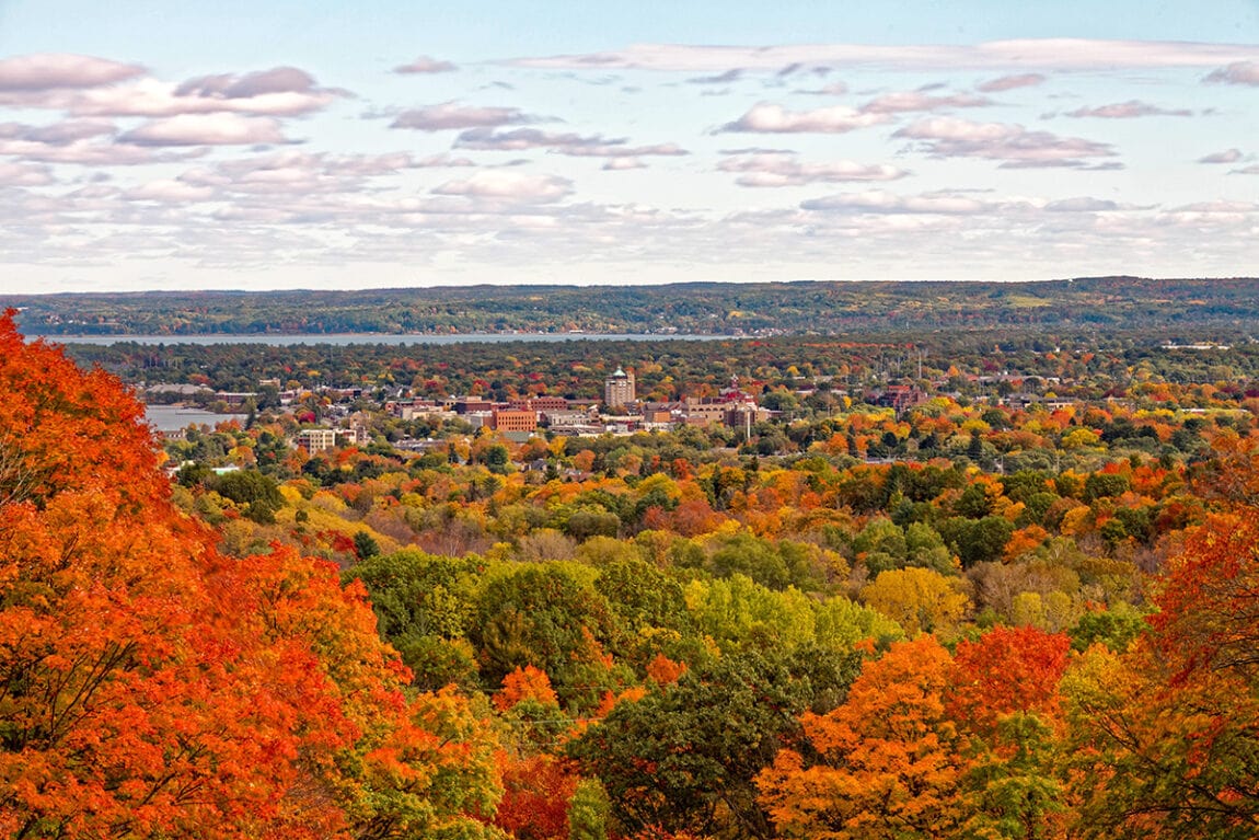 11 Beautiful Small Towns on Lake Michigan For a Coastal Getaway