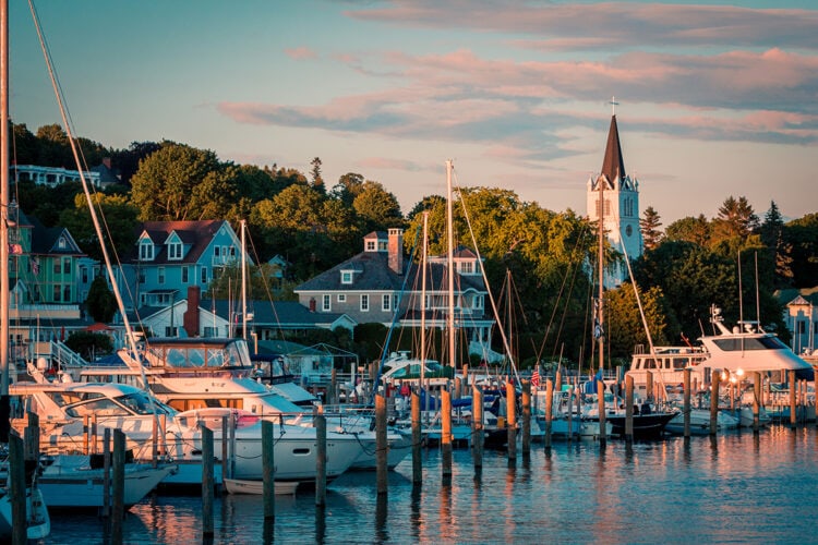 11 Beautiful Small Towns on Lake Michigan For a Coastal Getaway