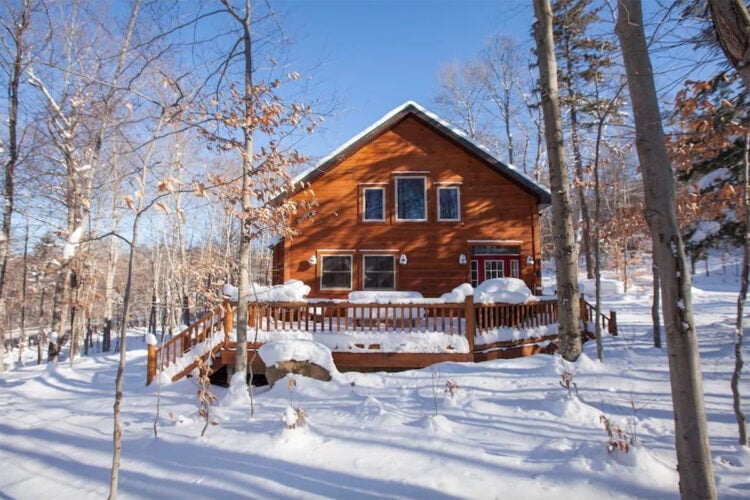 9 Incredible Places To Stay In Old Forge New York   Places To Stay Old Forge Pawnee Pines 750x500 