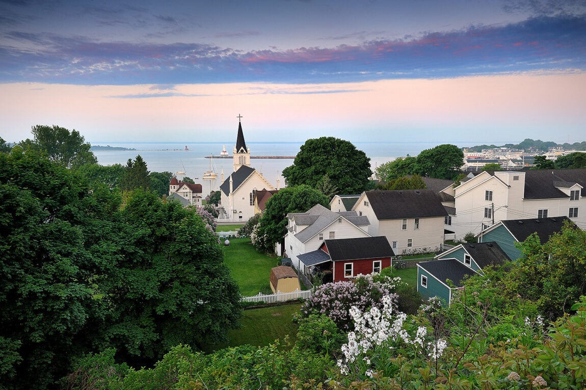 11 Beautiful Small Towns On Lake Michigan For A Coastal Getaway